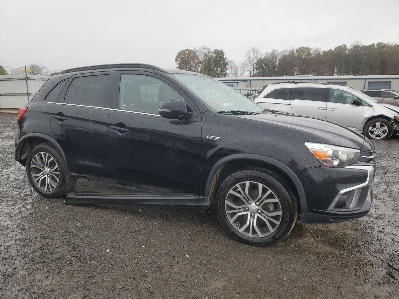 2018 Mitsubishi Outlander - Image 4