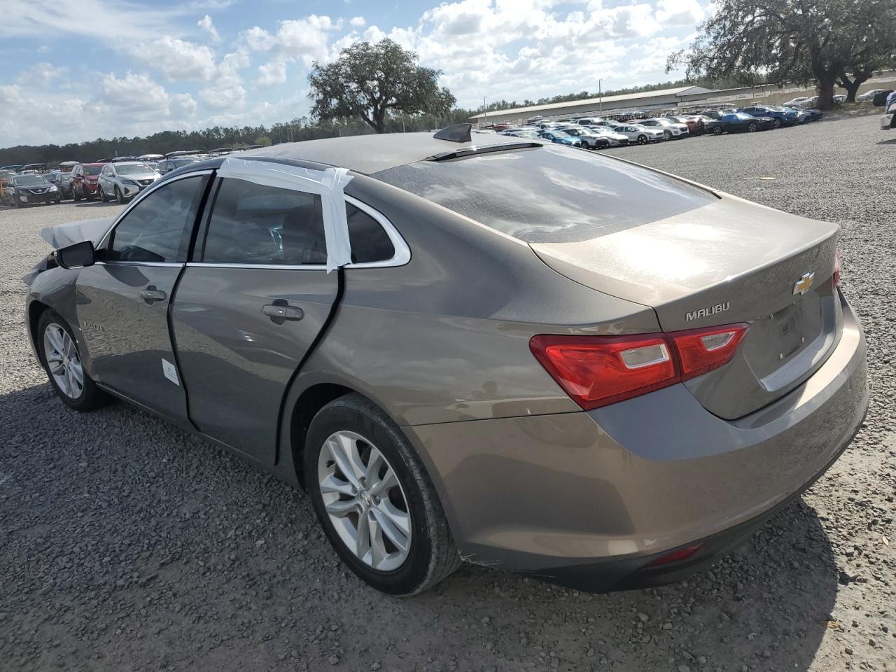 VIN 1G1ZD5ST4JF146537 2018 CHEVROLET MALIBU no.2