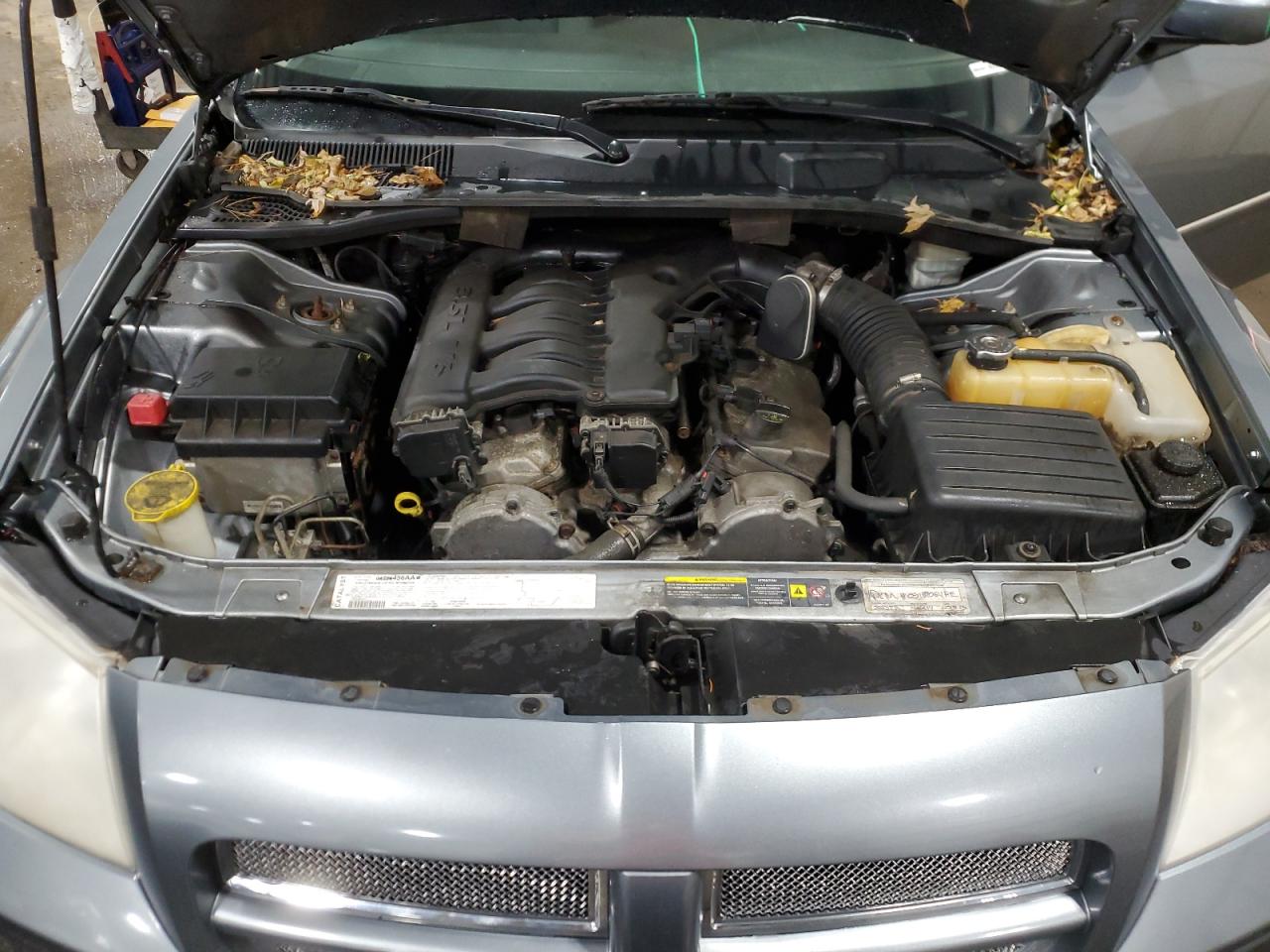 2006 Dodge Magnum - Image 11