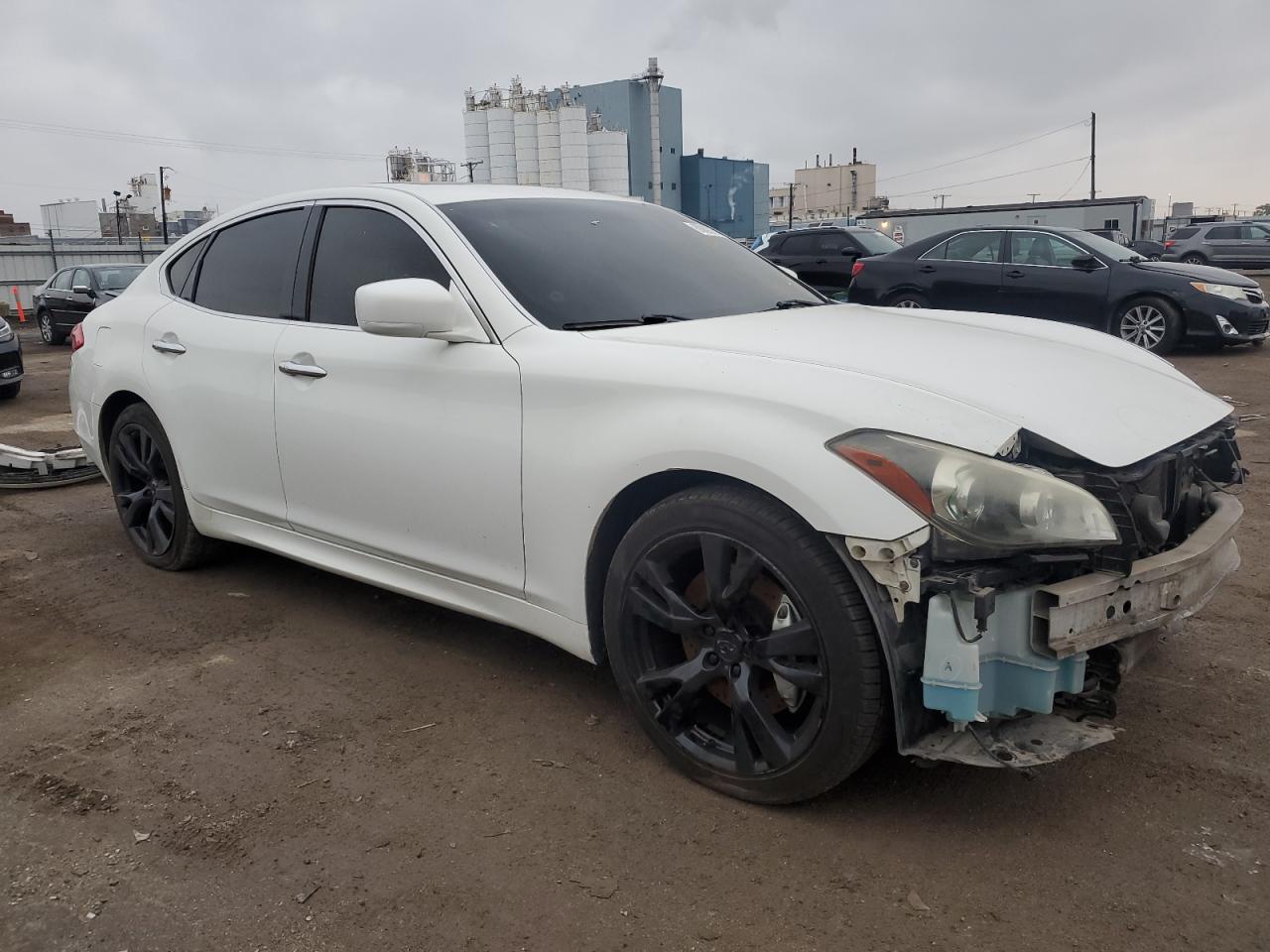 2011 Infiniti M - Image 4