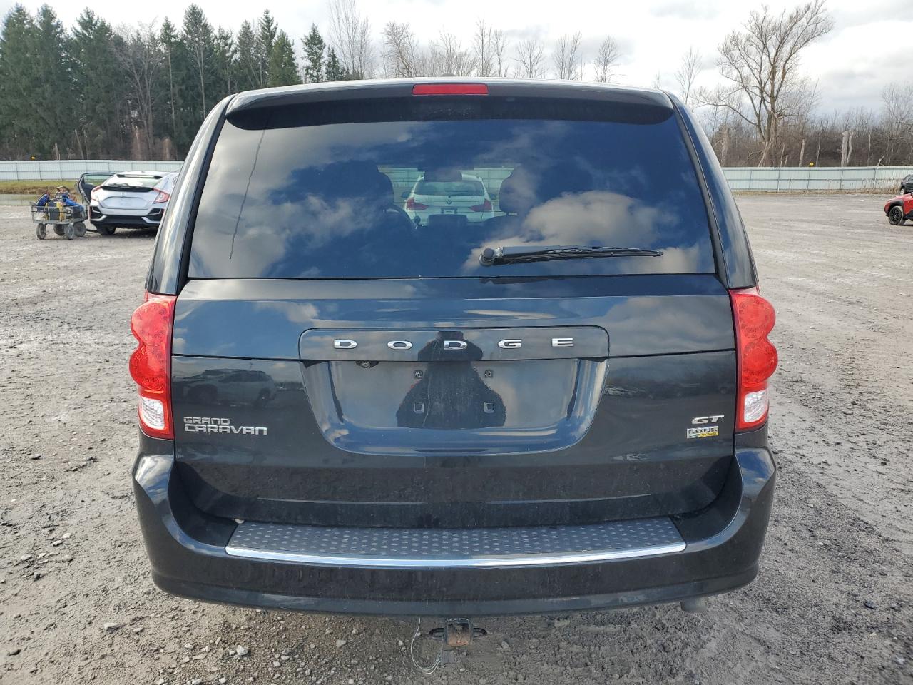 2018 Dodge Caravan - Image 6