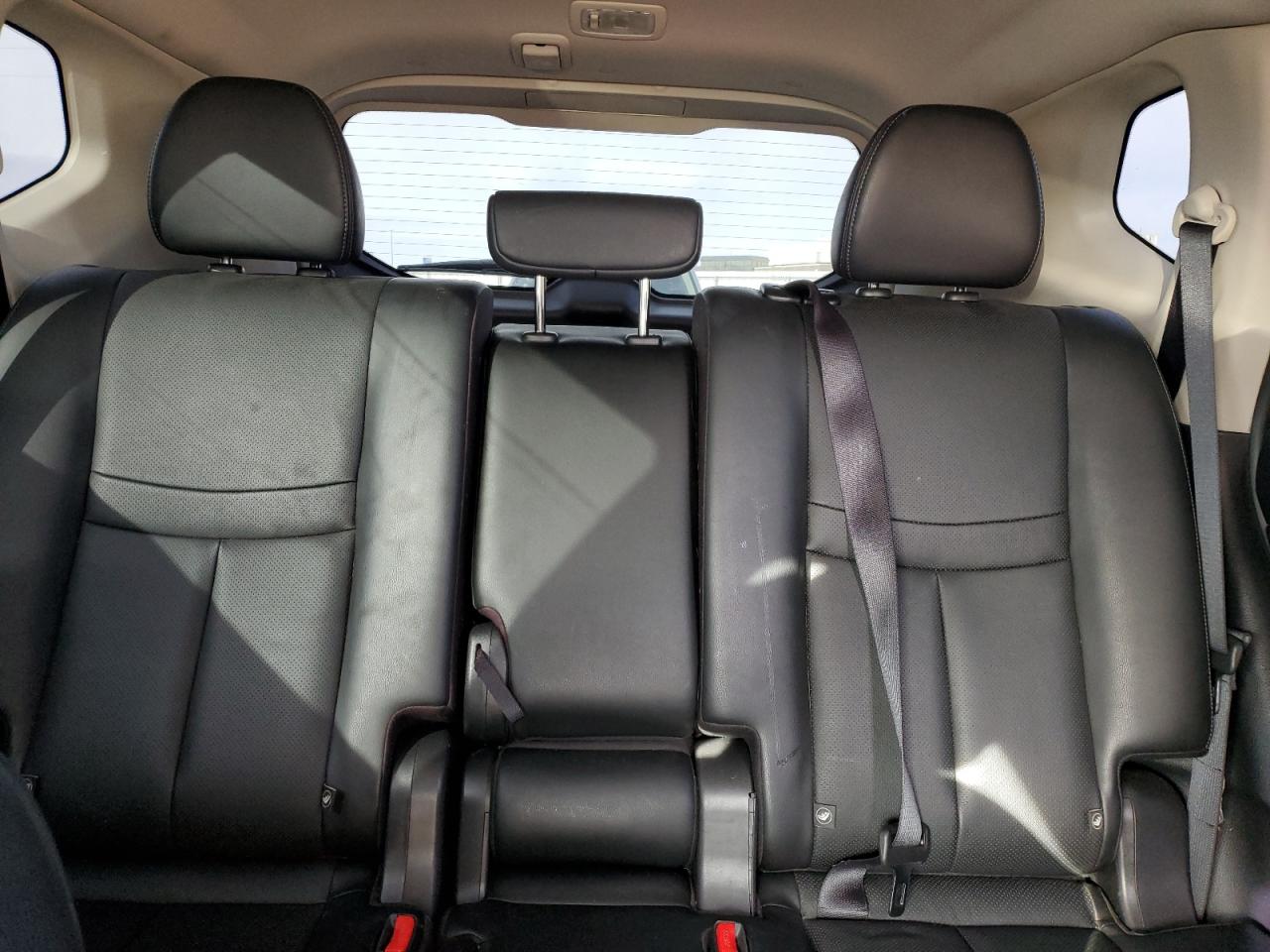 2017 Nissan Rogue - Image 10