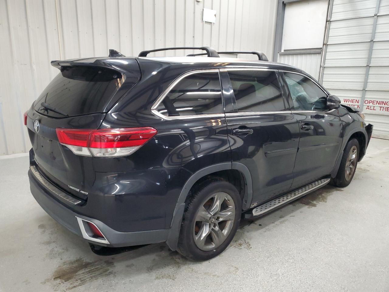 2017 Toyota Highlander - Image 3