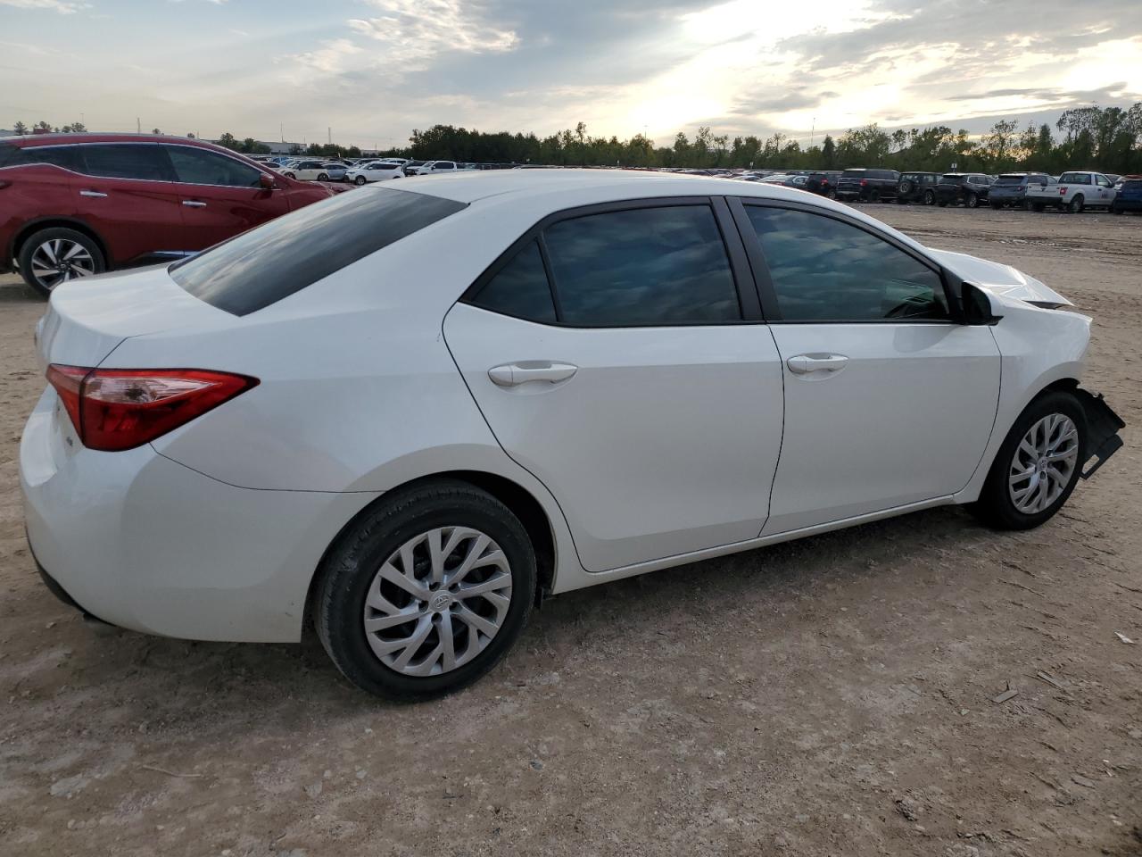 VIN 5YFBURHE2KP941914 2019 TOYOTA COROLLA no.3