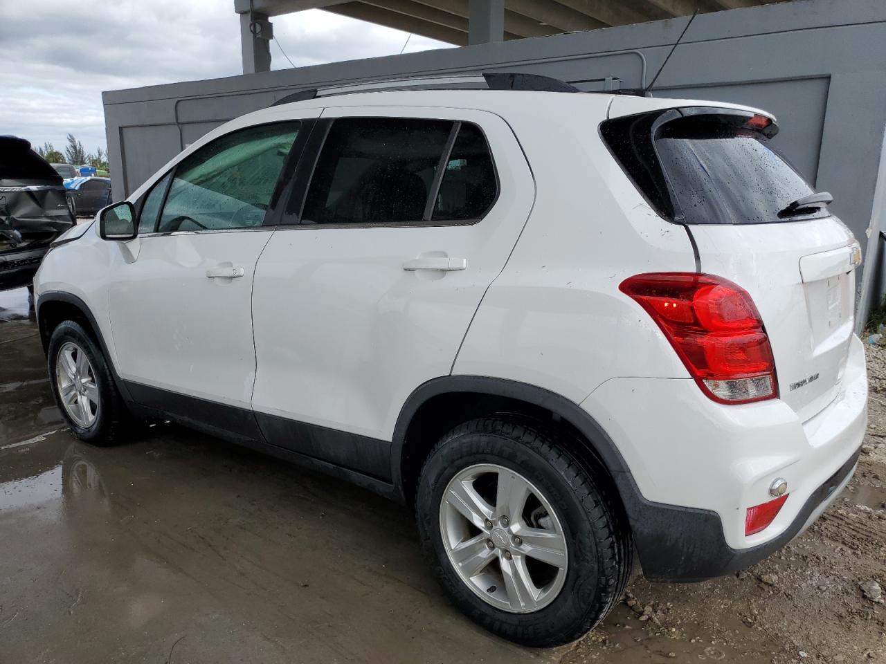 VIN 3GNCJPSB6JL156167 2018 CHEVROLET TRAX no.2