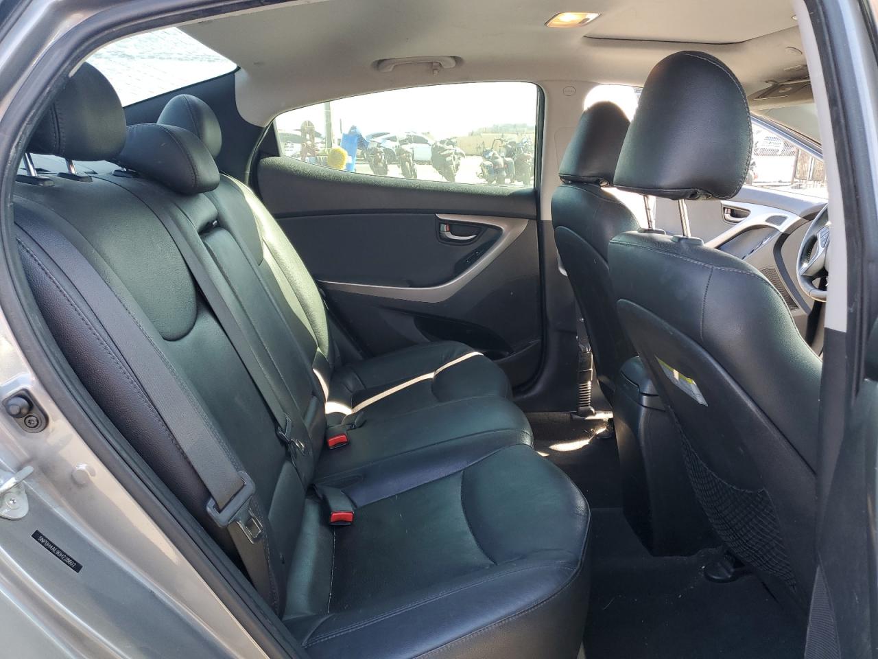 2013 Hyundai Elantra - Image 11