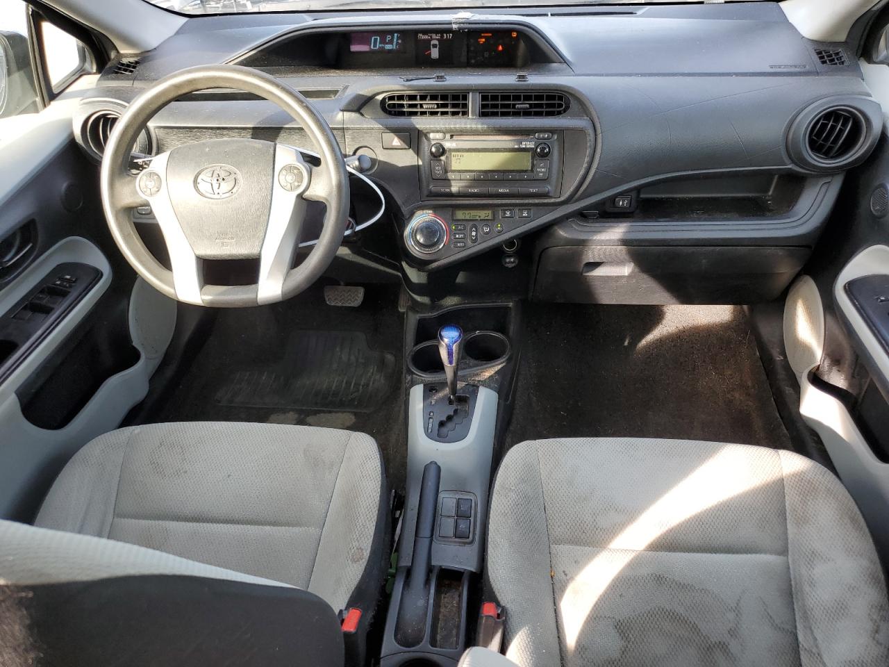 2014 Toyota Prius - Image 8