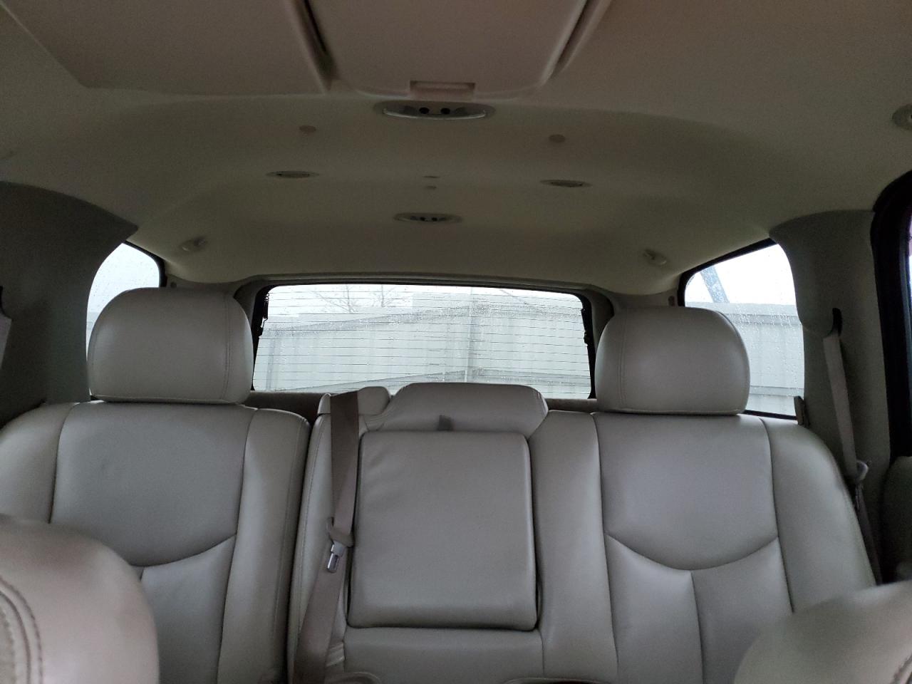 2005 Chevrolet Tahoe - Image 10