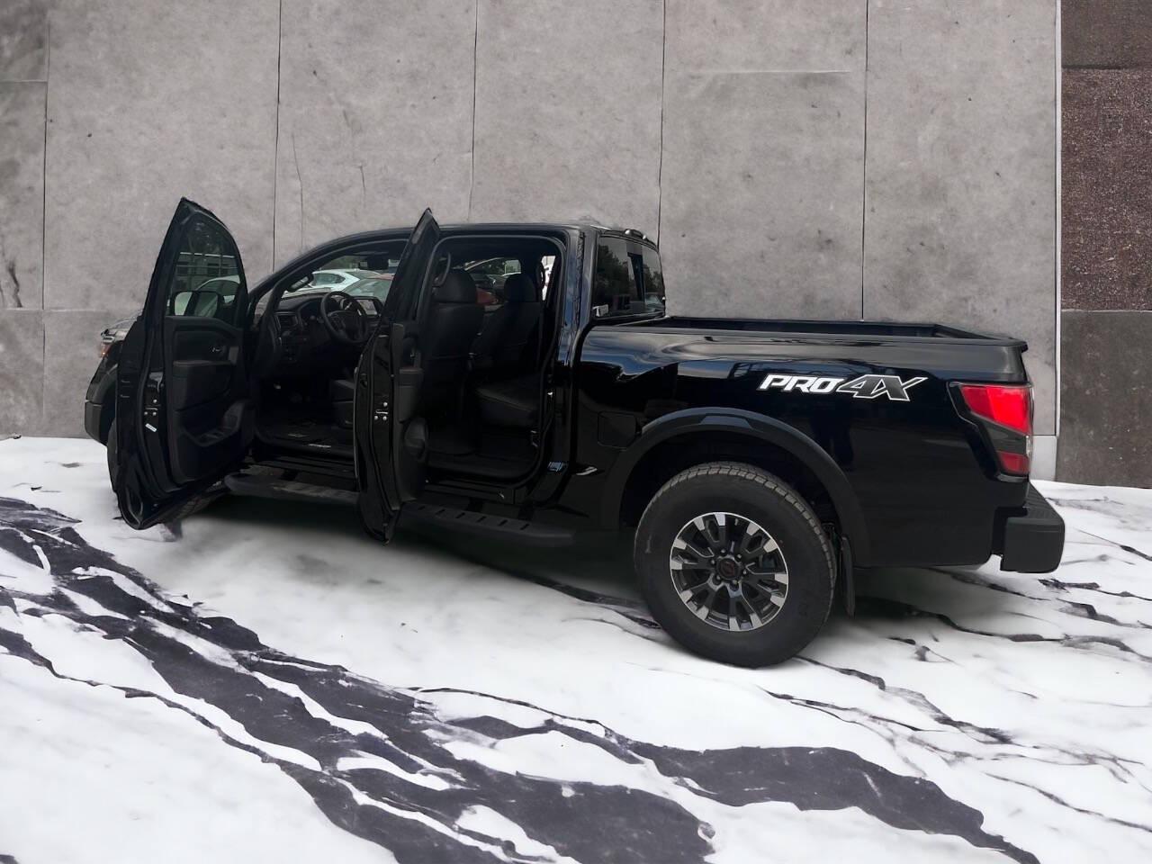 2024 Nissan Titan - Image 2