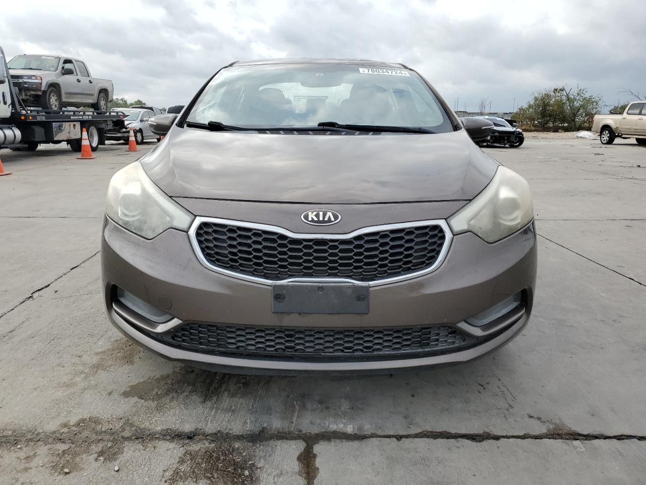 VIN KNAFX4A65F5257437 2015 KIA FORTE no.5