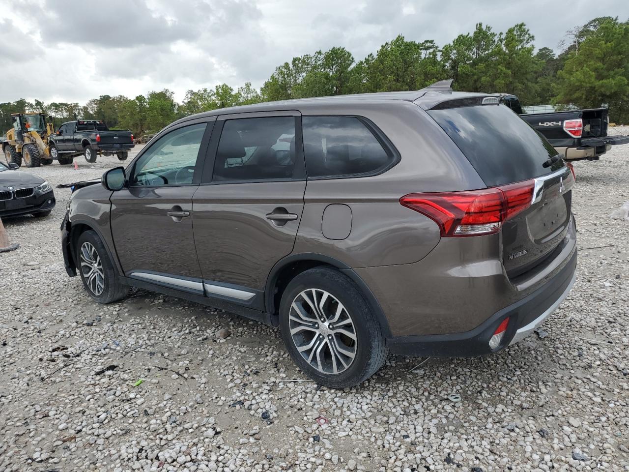 2017 Mitsubishi Outlander - Image 2