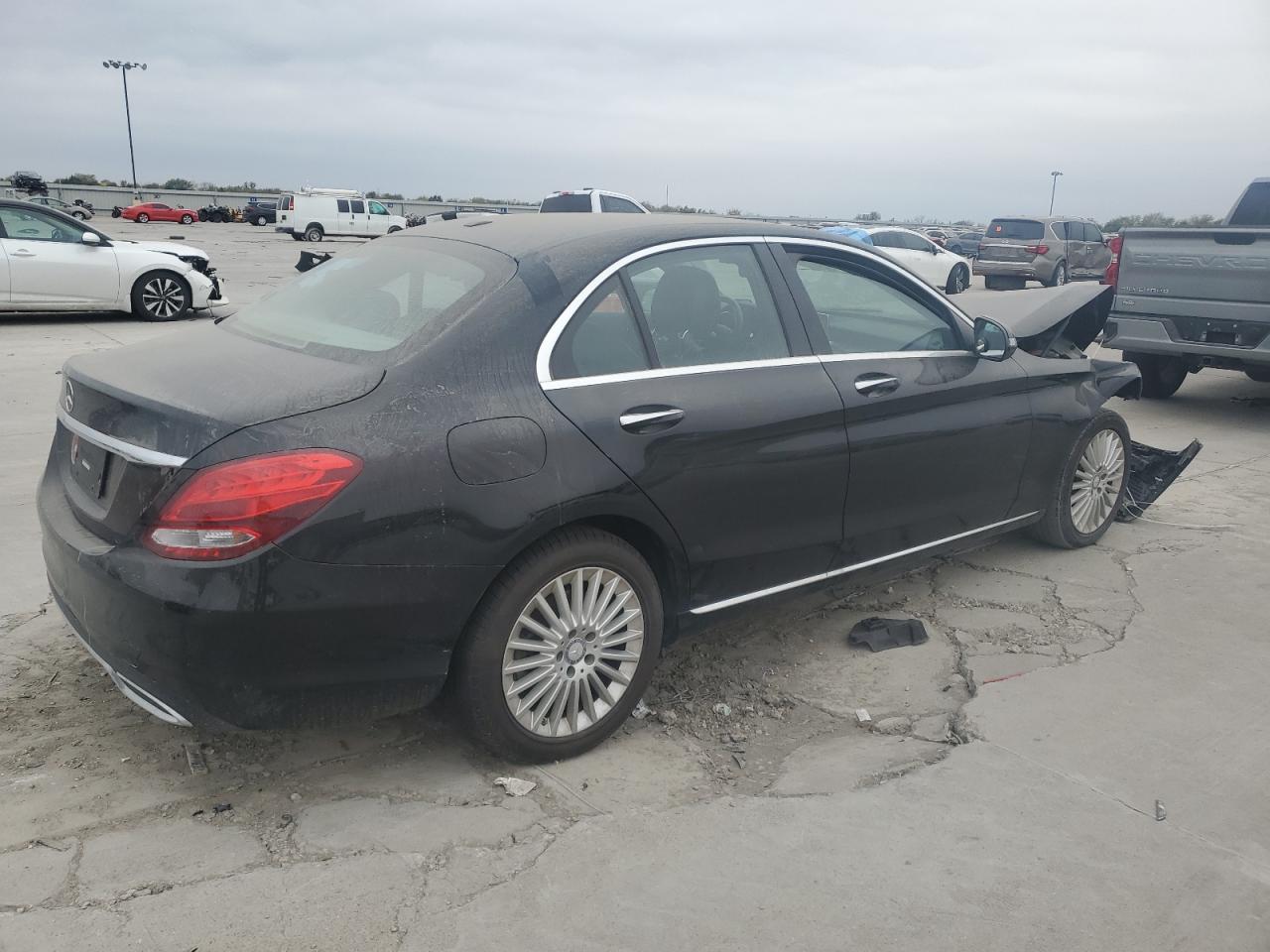 VIN 55SWF4JB6GU170048 2016 MERCEDES-BENZ C-CLASS no.3