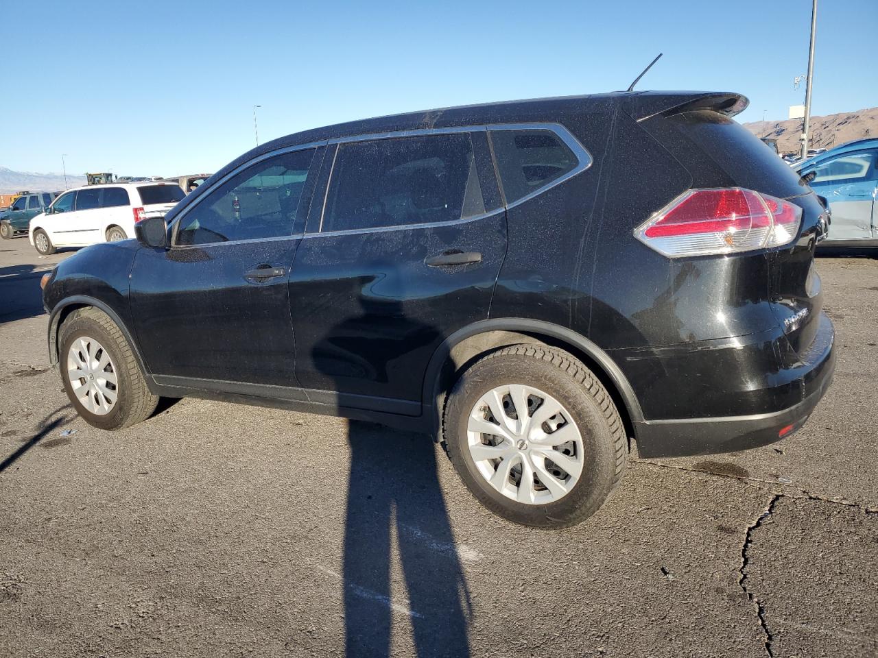2016 Nissan Rogue - Image 2