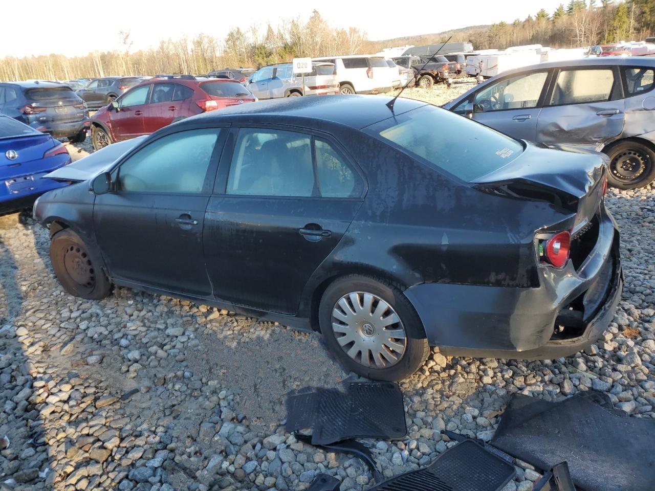 2009 Volkswagen Jetta - Image 2