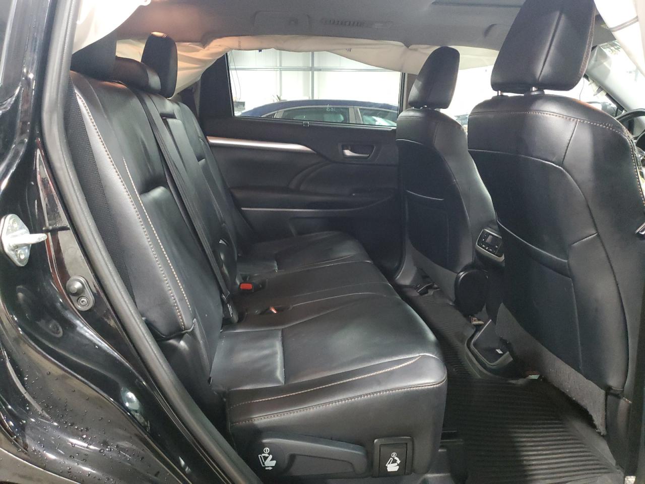 2019 Toyota Highlander - Image 11