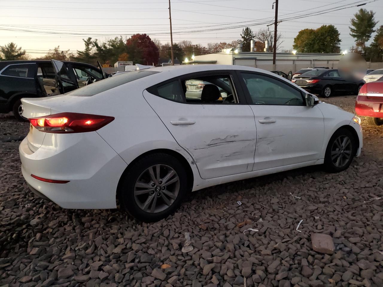 2018 Hyundai Elantra - Image 3