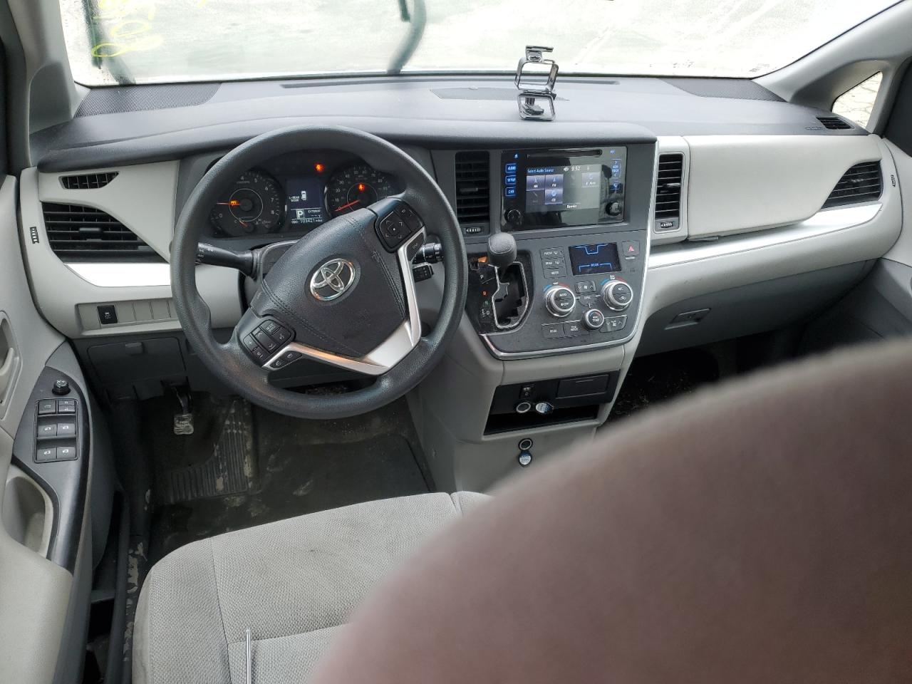2015 Toyota Sienna - Image 8