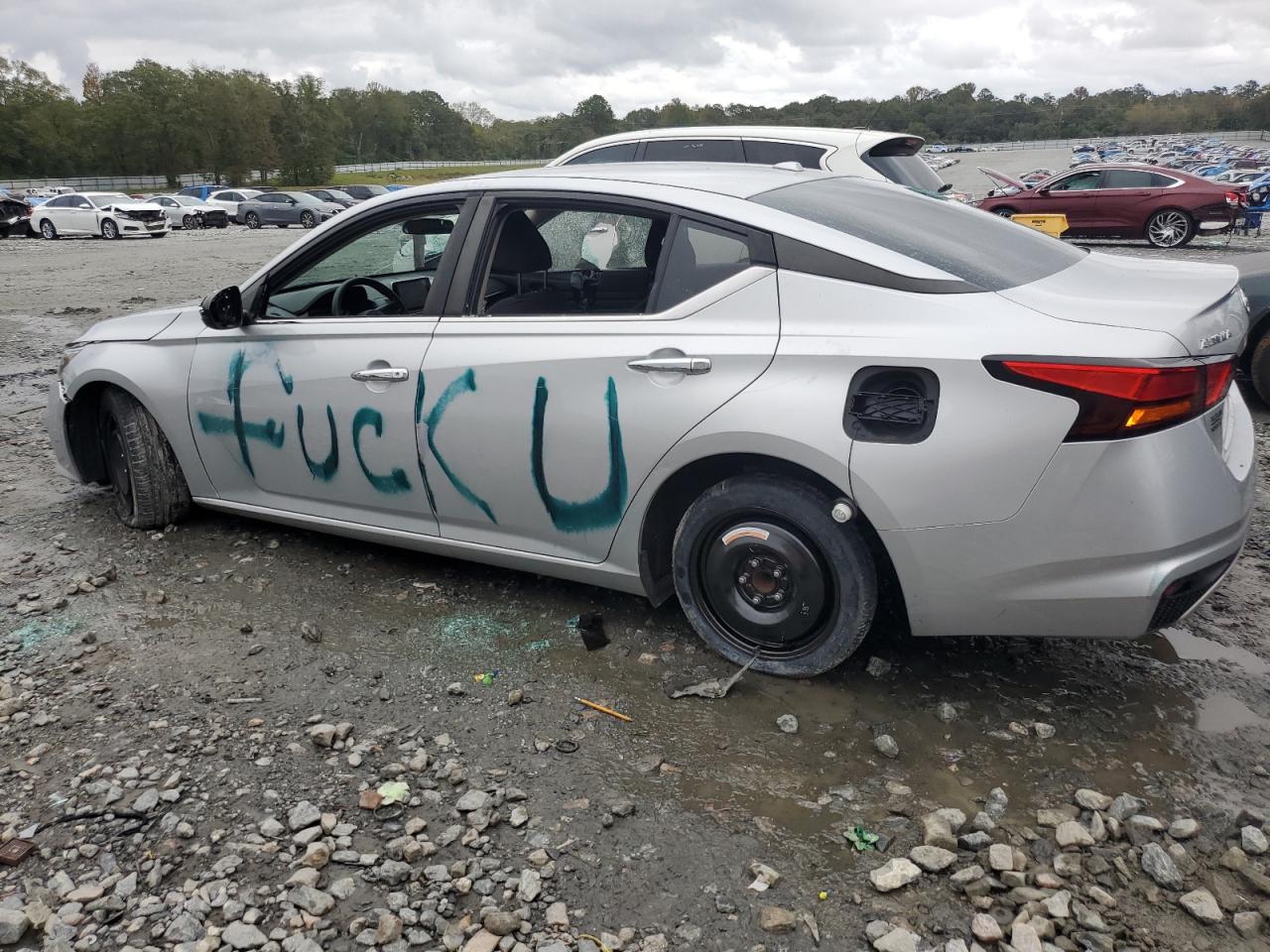 2020 Nissan Altima - Image 2