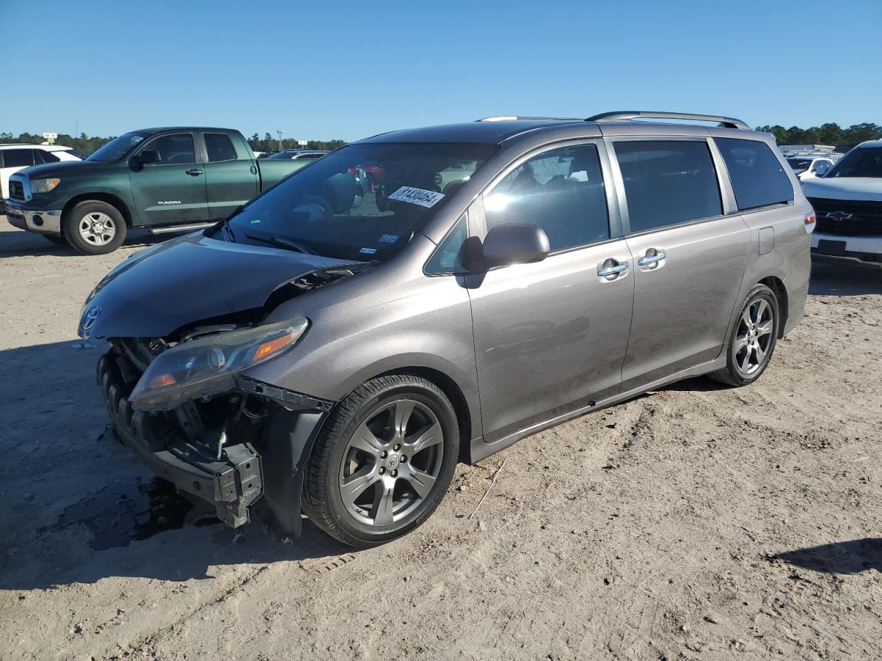 5TDXZ3DC3HS786489 2017 TOYOTA SIENNA - Image 1