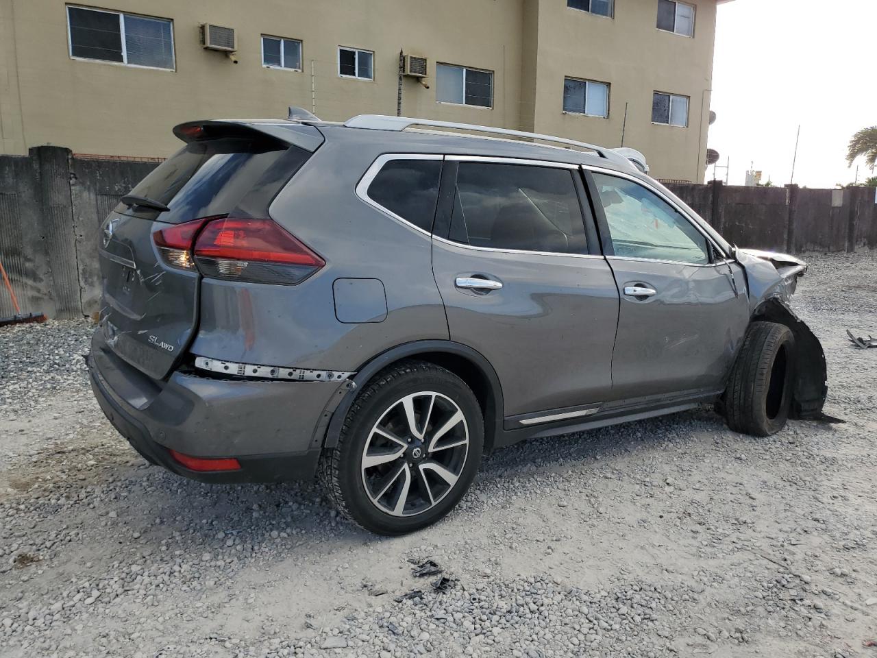 2020 Nissan Rogue - Image 3