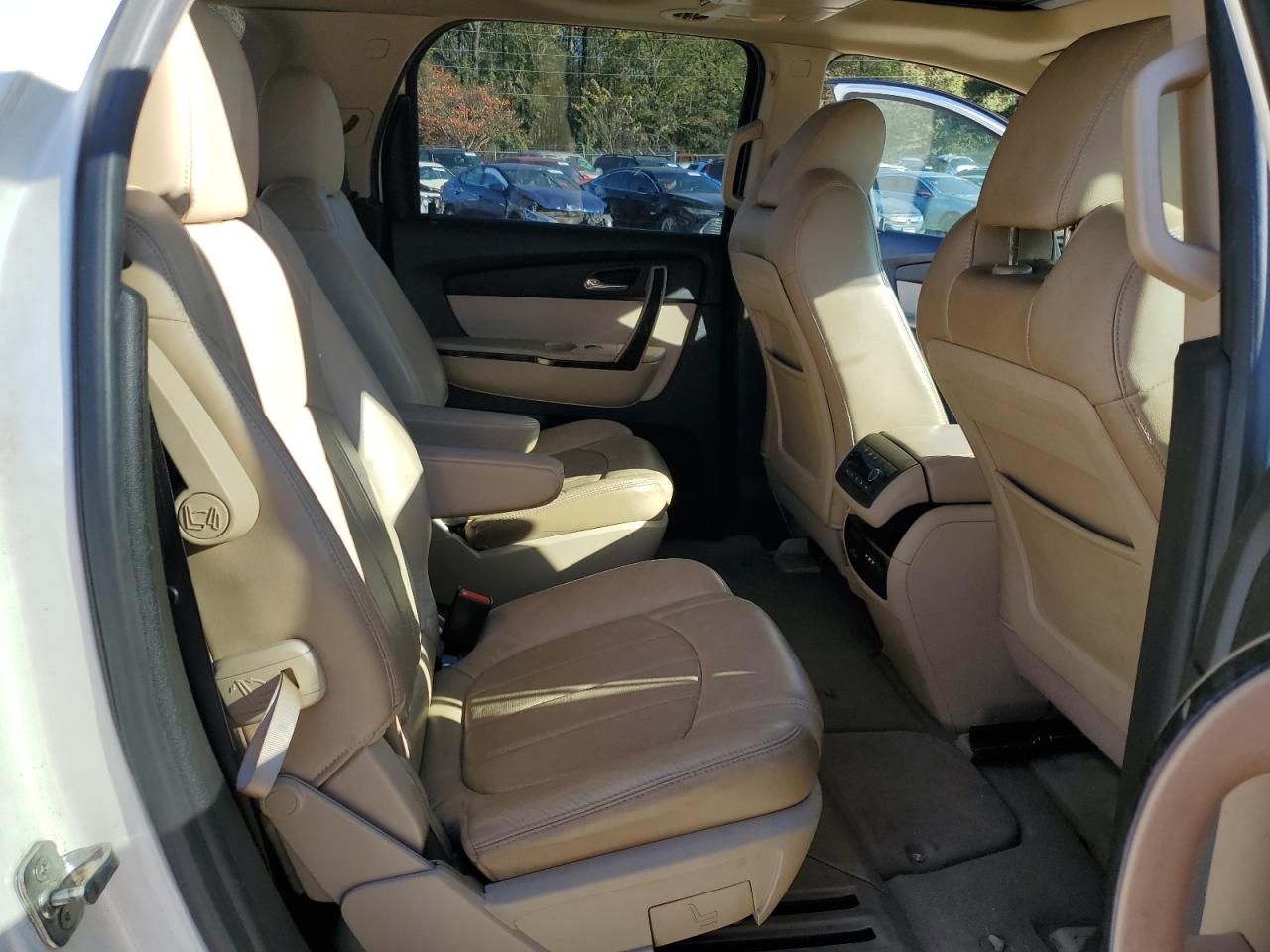 2011 GMC Acadia - Image 12
