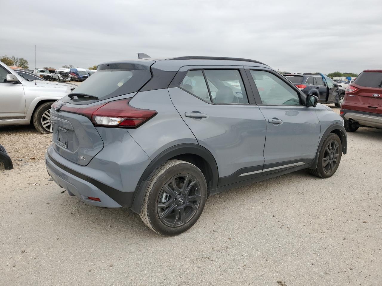 VIN 3N1CP5DV2PL571615 2023 NISSAN KICKS no.3