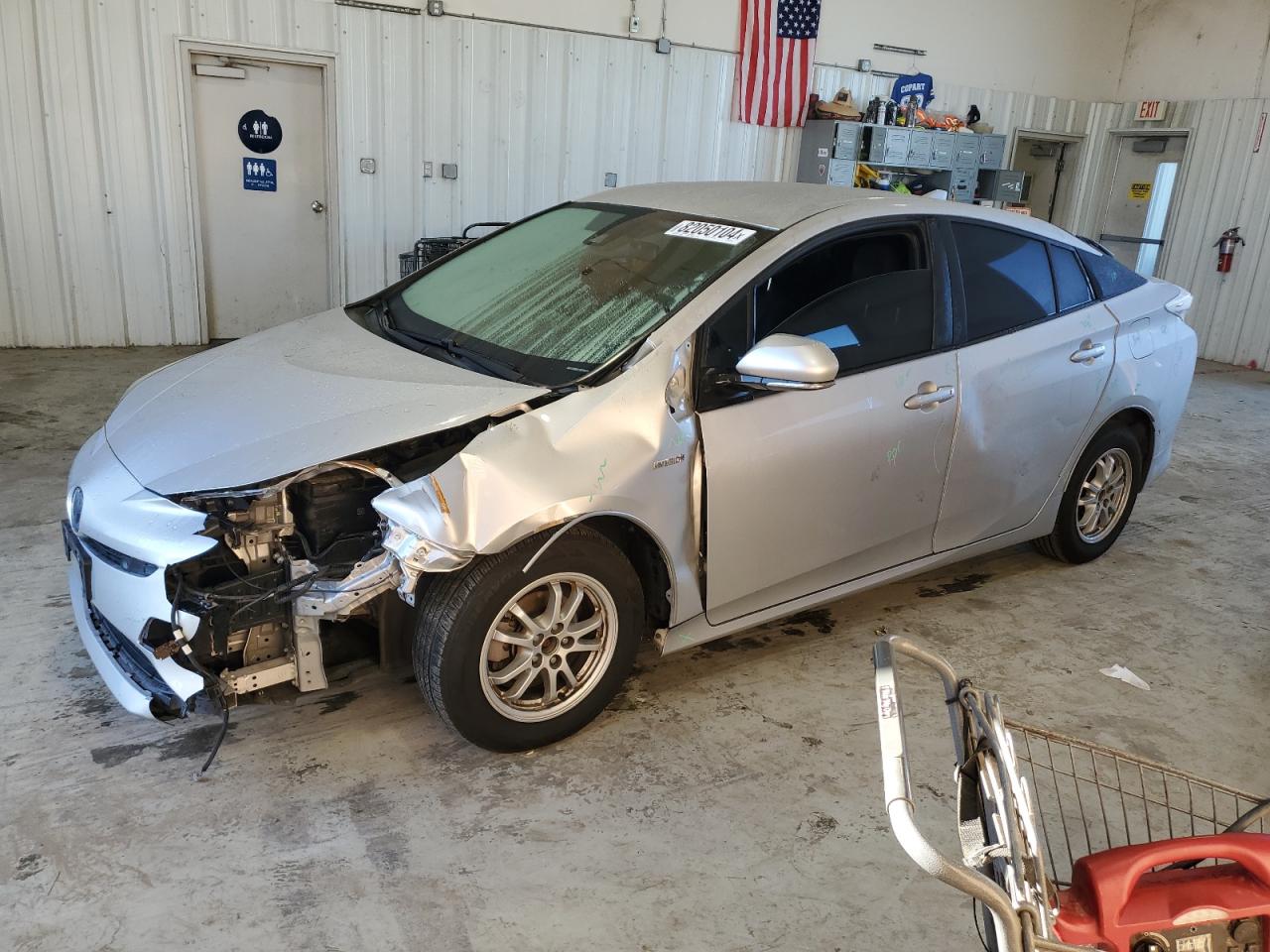 VIN JTDKBRFUXJ3601076 2018 TOYOTA PRIUS no.1