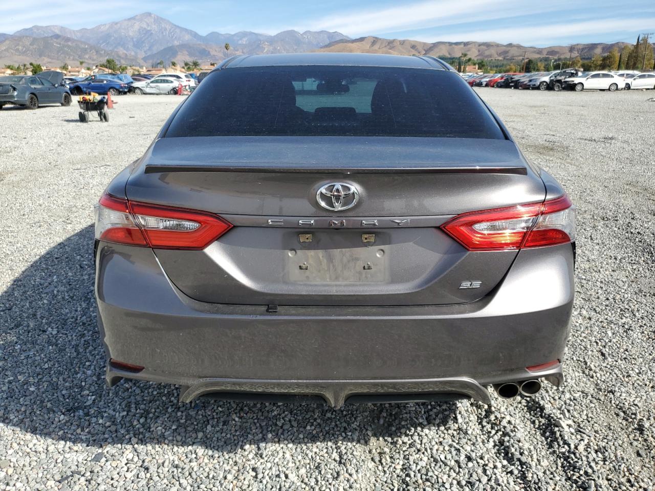 2018 Toyota Camry L VIN: 4T1B11HK4JU019805 Lot: 79463944