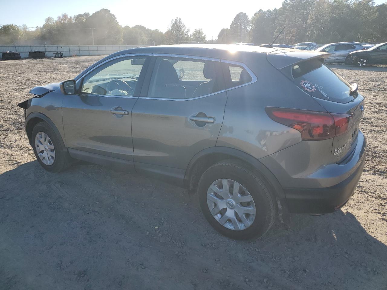 2018 Nissan Rogue - Image 2