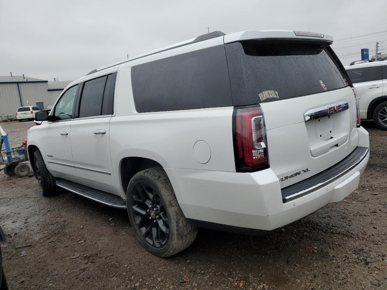 2018 GMC Yukon - Image 2