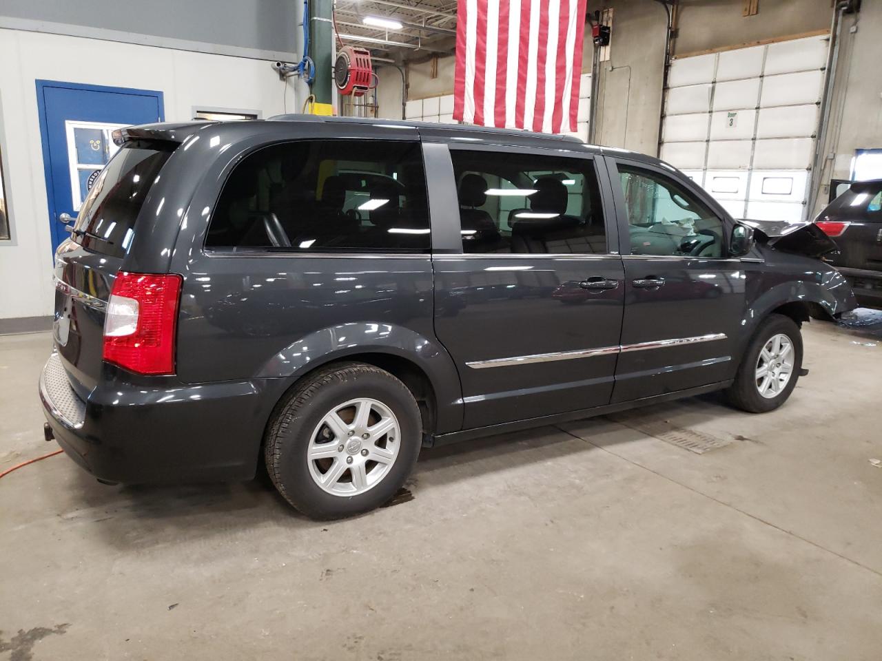 2011 Chrysler Town & Country - Image 3