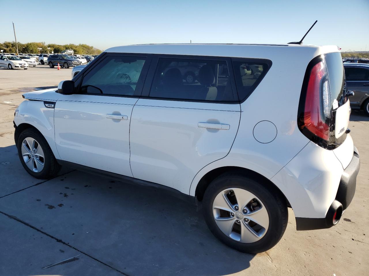 VIN KNDJN2A29F7147242 2015 KIA SOUL no.2