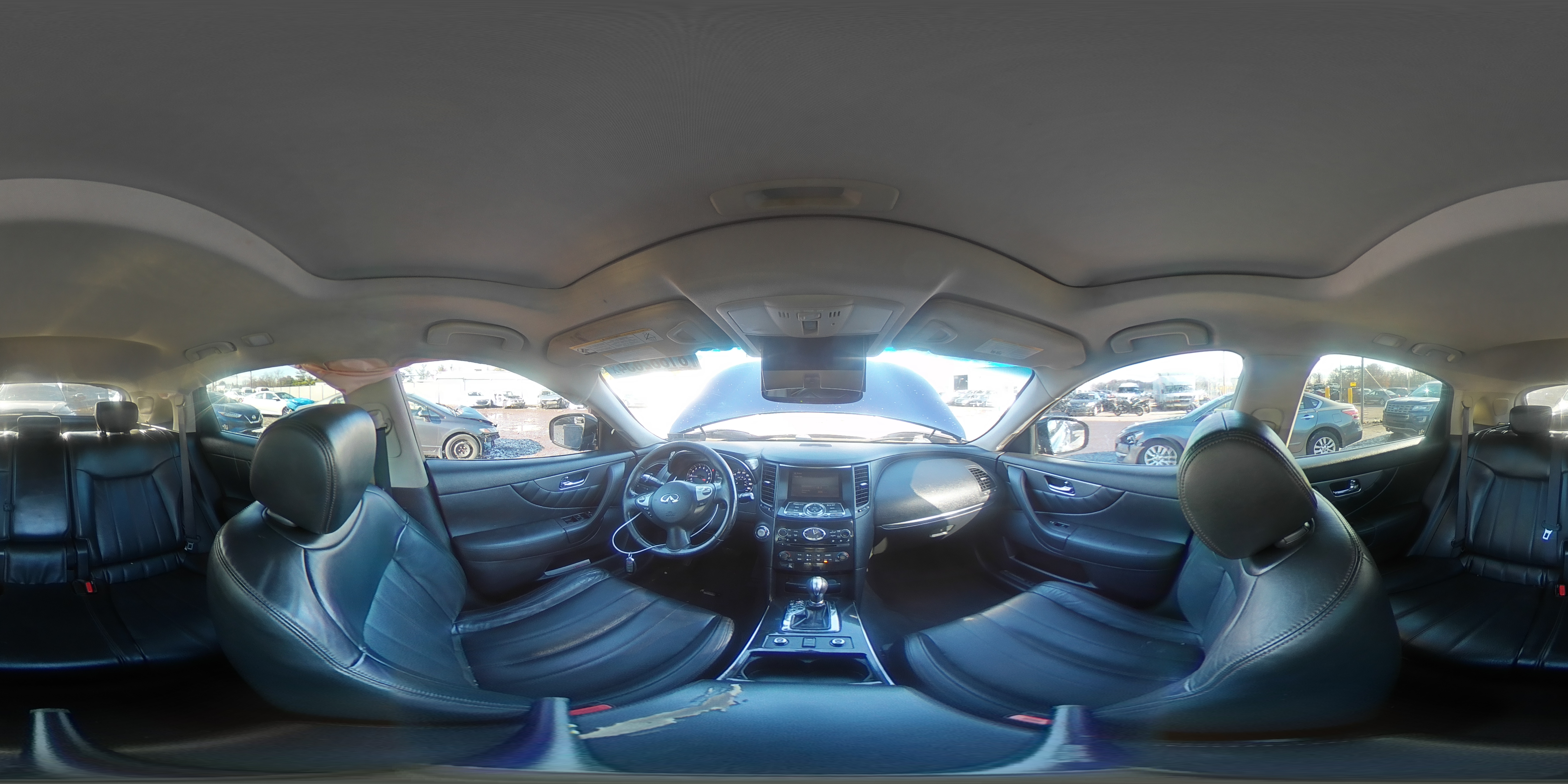 2017 Infiniti QX70 - Image 14