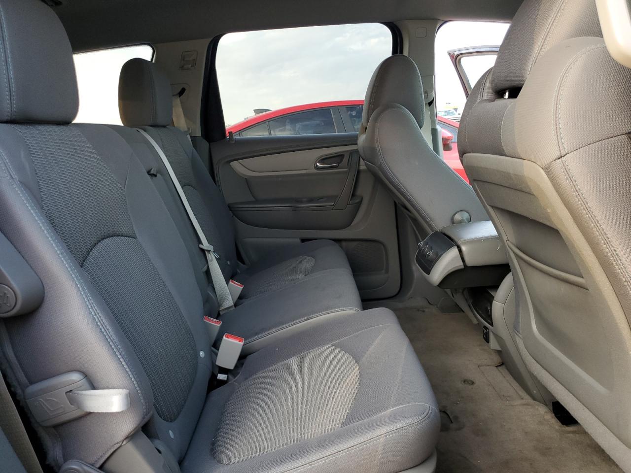 2015 Chevrolet Traverse - Image 11