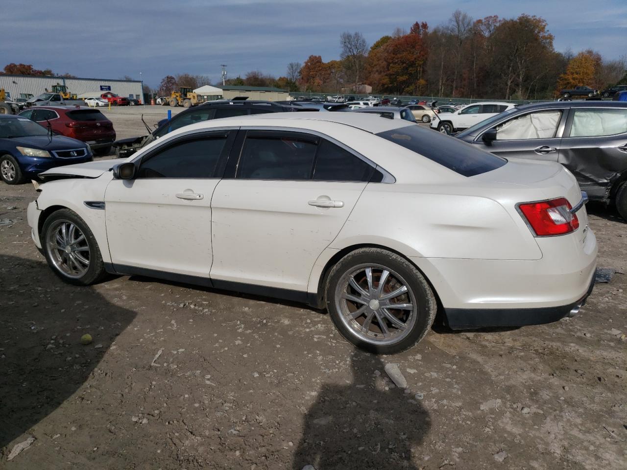 2012 Ford Taurus - Image 2