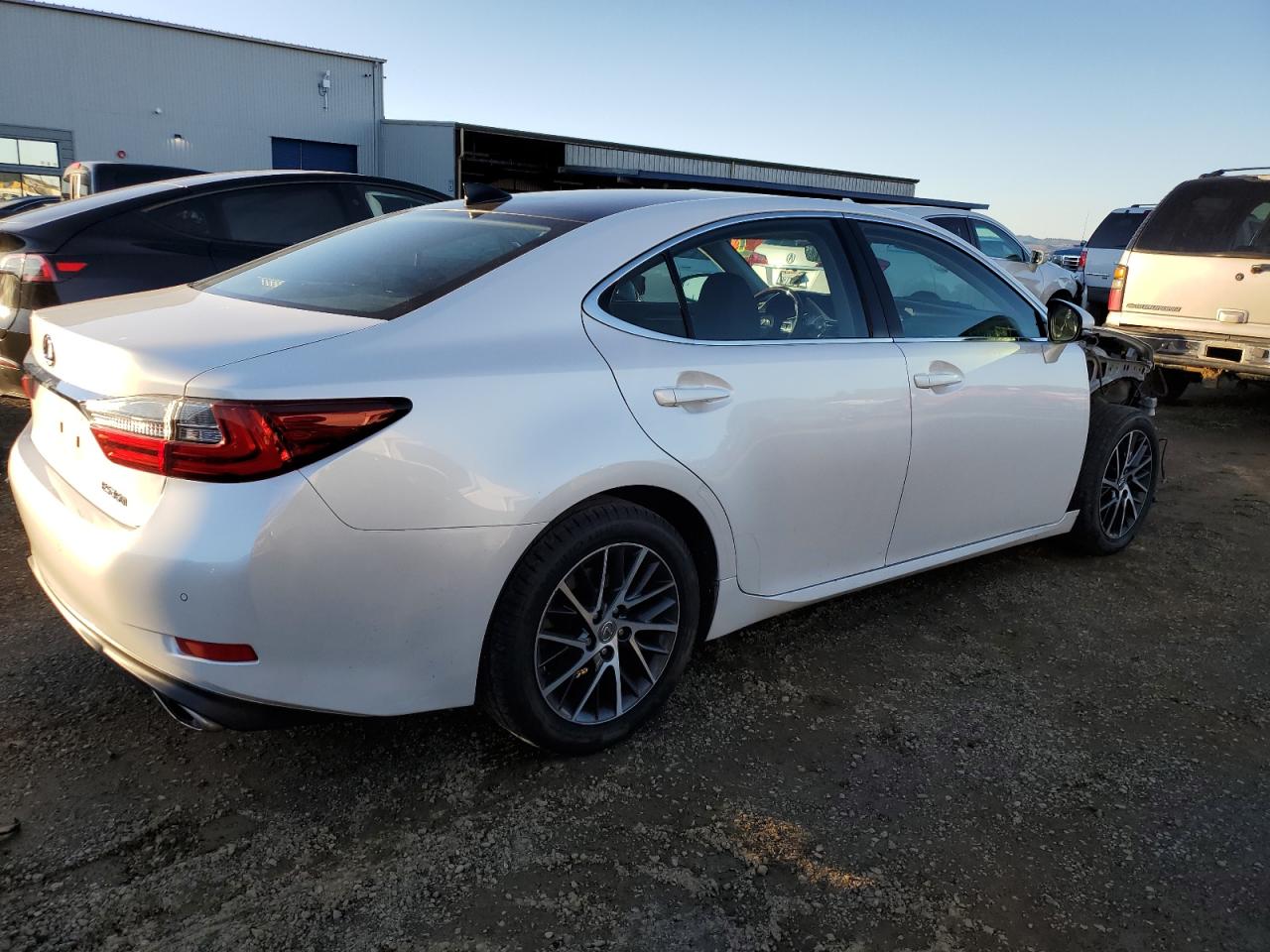 2017 Lexus ES - Image 3