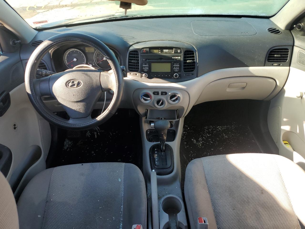 2009 Hyundai Accent - Image 8