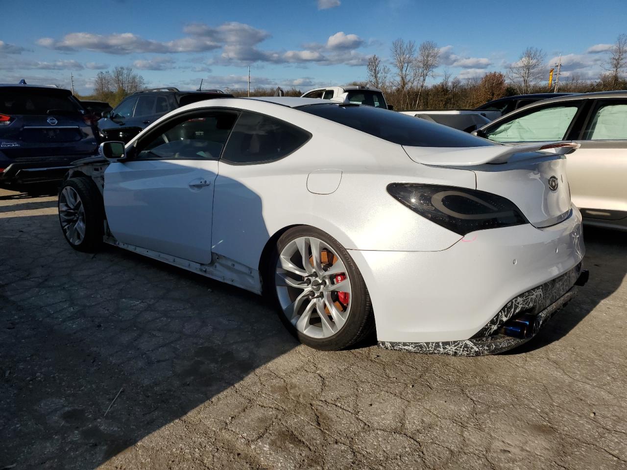 2015 Hyundai Genesis - Image 2