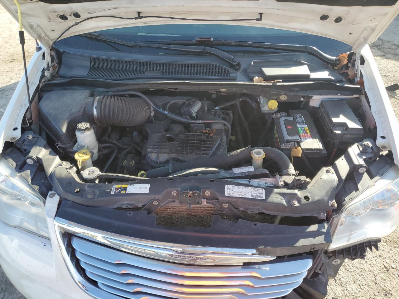 2013 Chrysler Town & Country - Image 12