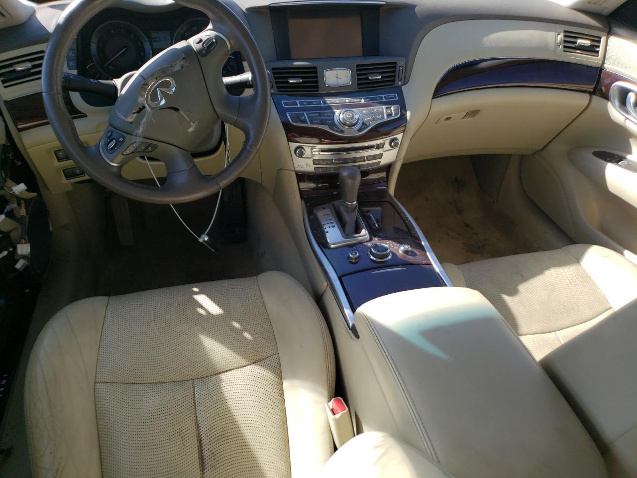 2015 Infiniti Q70 - Image 8