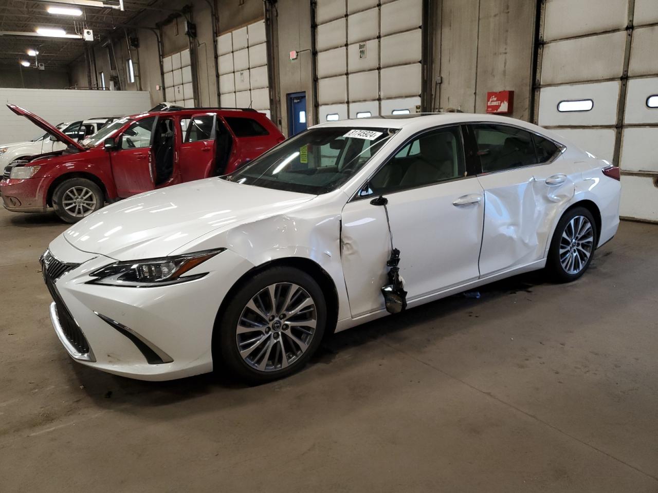 2019 Lexus ES - Image 1