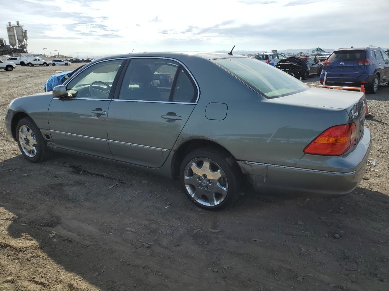 2002 Lexus LS - Image 2