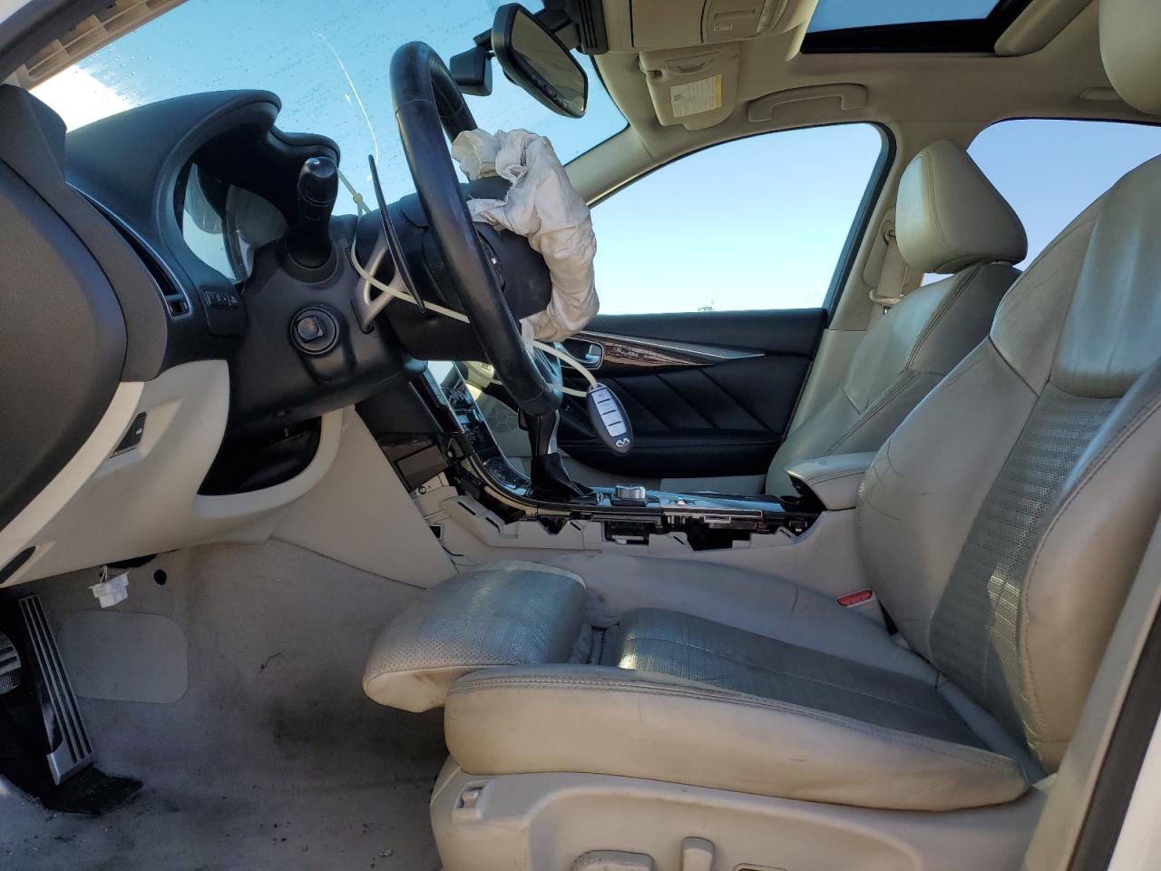 2015 Infiniti Q50 - Image 7