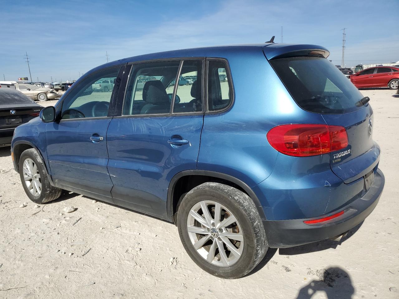 2017 Volkswagen Tiguan - Image 2