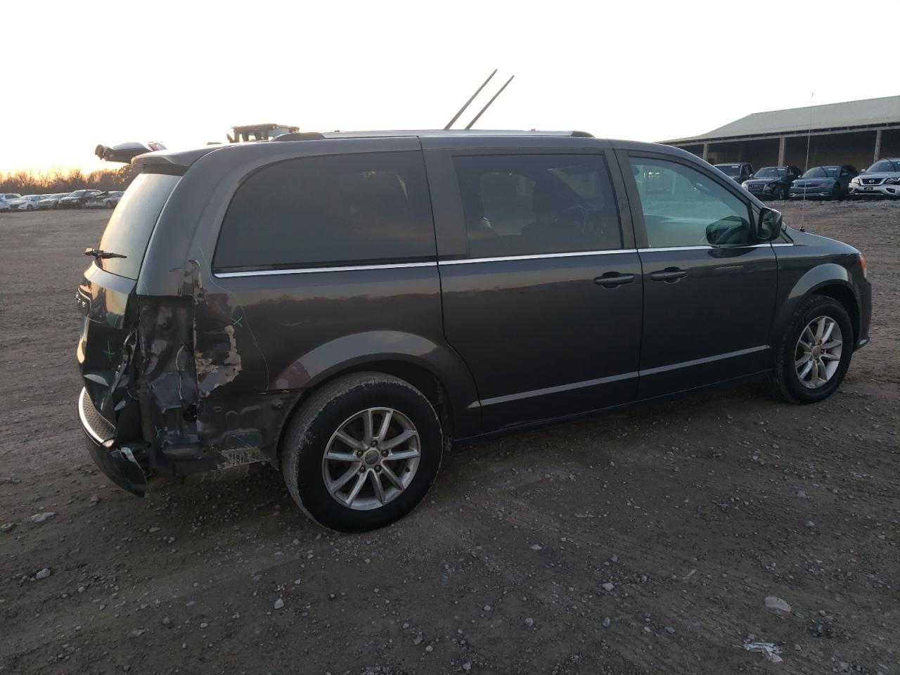 VIN 2C4RDGCG7KR744118 2019 DODGE CARAVAN no.3