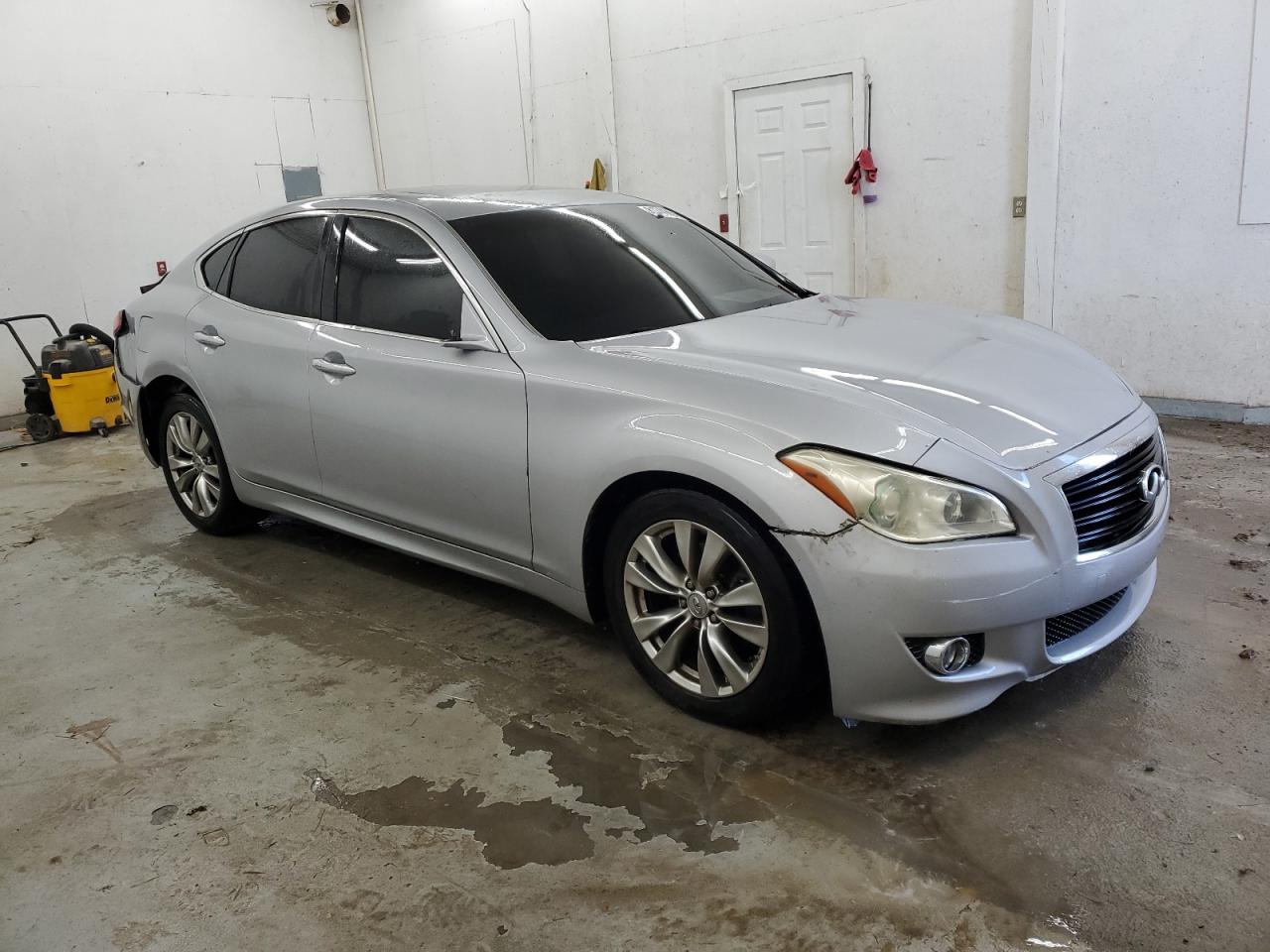2012 Infiniti M - Image 4