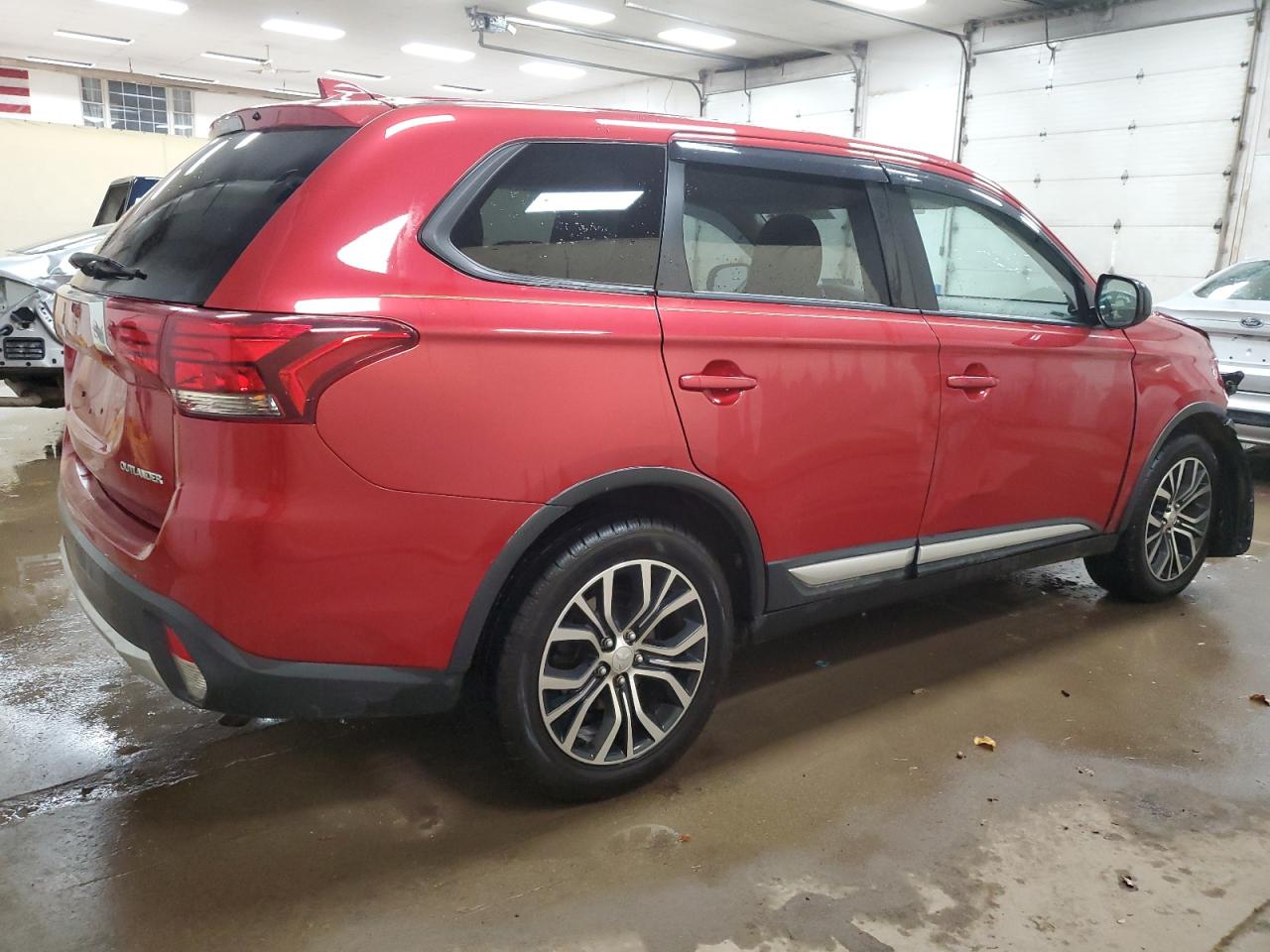 2017 Mitsubishi Outlander - Image 3