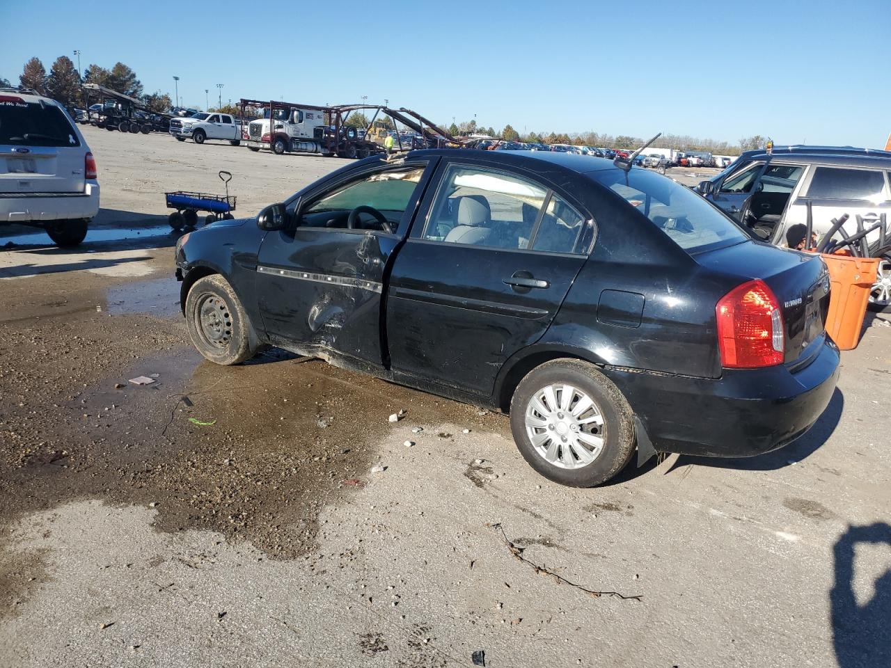 2009 Hyundai Accent - Image 2