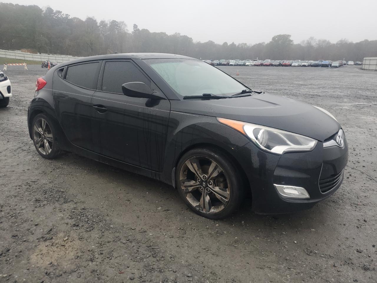 2017 Hyundai Veloster - Image 4