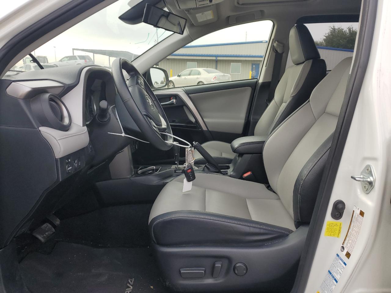 2018 Toyota RAV 4 - Image 7